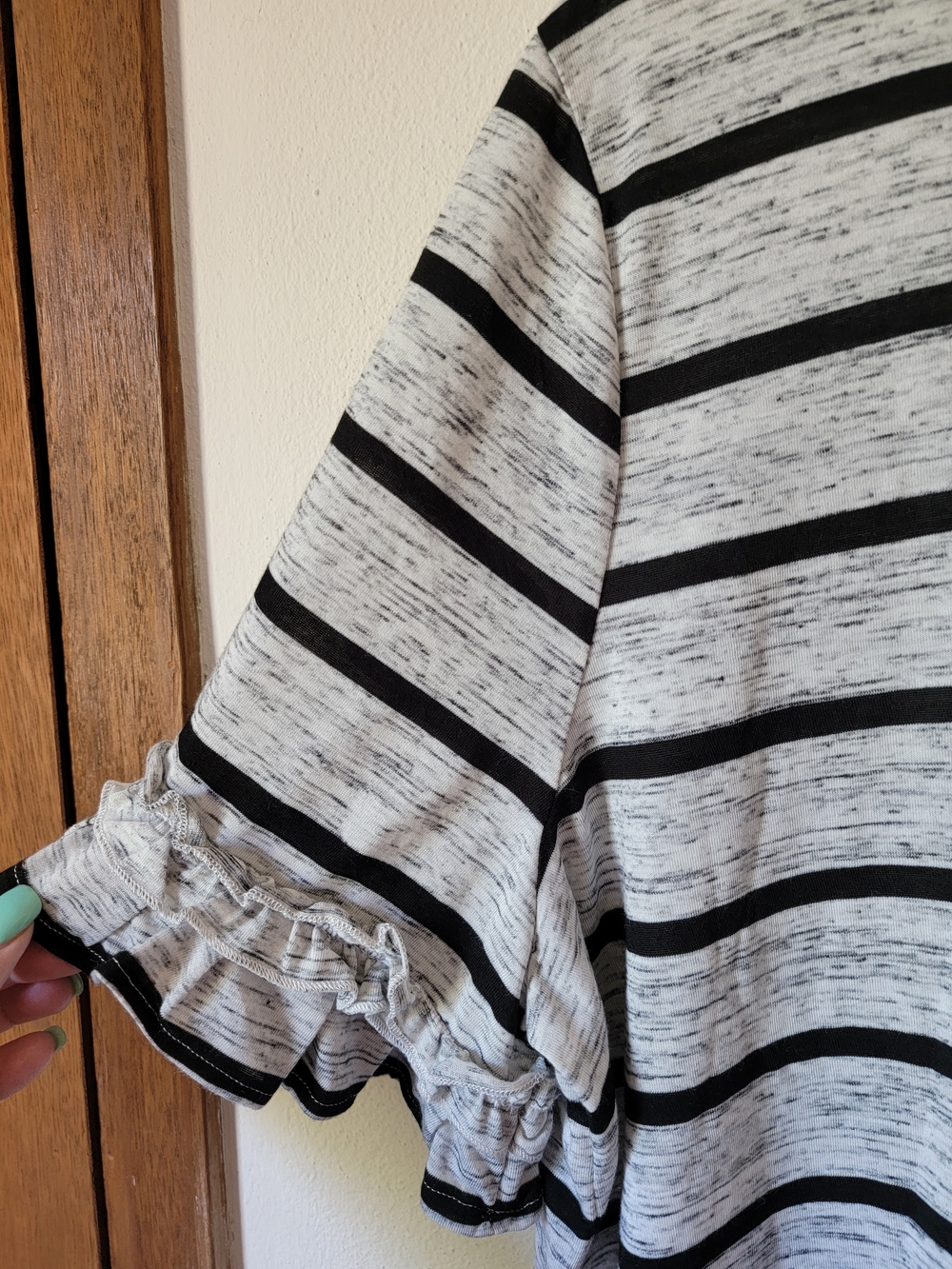 Lane Bryant Gray With Black Striped Ruffle Sleeve Tee Size 22/24 NWT - Picture 3 of 8